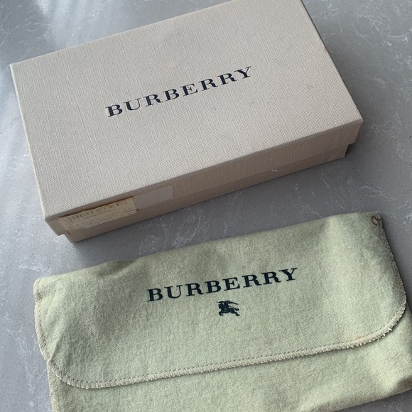 Authentic Burberry Wallet clutch - Picture 15 of 15